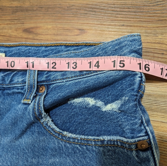 Levi's Ribcage Denim Jean Shorts Raw Hem High Rise Button Fly Women's Size 32 - Picture 6 of 8